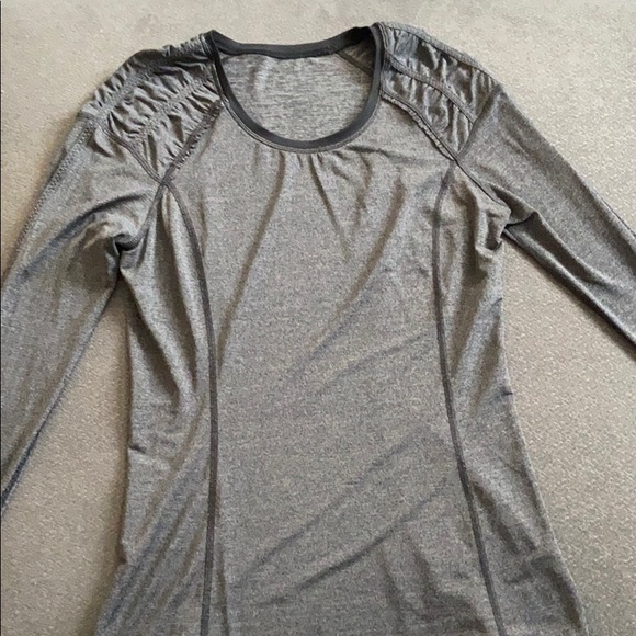 Lululemon grey long sleeve with detail - Picture 1 of 4